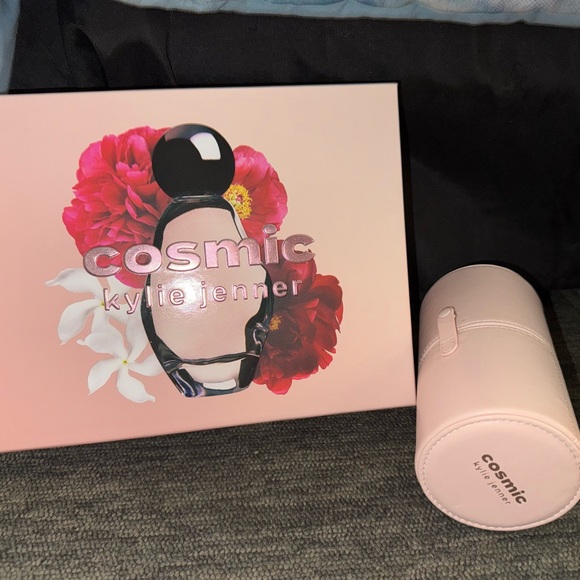 Cosmic - Kylie Jenner box - Picture 3 of 3